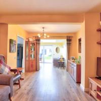 Beautiful bungalow with parking and large garden, hotel near London Southend Airport - SEN, Southend-on-Sea