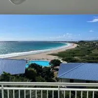 French ocean view, beach and pool, hotel a Cul de Sac