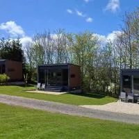 Pods at Mornest Caravan Park, Anglesey, hotell i Gaerwen