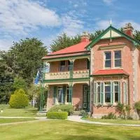 Mainholm Lodge, хотел в Гор