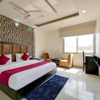 Hotel Seven Inns Qubic Near Delhi Airport, hotel in: Zuid-Delhi, New Delhi