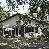 Maison 8 personnes, hotel em Mézos