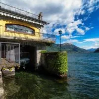 Darsena Brienno by Quokka 360 - Lakefront House with Garden and Private Dock, hotell i Brienno