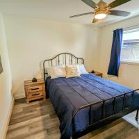 Newly Renovated 3 Bedroom Beach Front Condo 3B, hotel poblíž Letiště Smiths Falls-Montague - YSH, Lanark