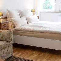 Jagdhaus zu Amtern Apartment Rose، فندق في Holdorf