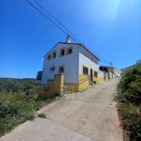 Hostel on the Hill, hotel Raposeirában
