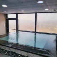 WJ Hotel Pool House, готель у місті Вонджу