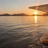 千代丸コンテナハウス CHIYOMARU Container House, hotel di Uwajima