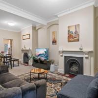 4 bdrms house ICC/Darling Harbour/central, hotel in Ultimo, Sydney