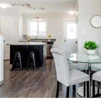 3 bedroom Town in Stonebridge unit 303, hotell i Saskatoon