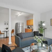 Tranquil 1BR Urban Retreat in Hyde Park - Harper 202 & 402 rep, hotel i Hyde Park, Chicago