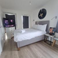 Beckenham- PRIVATE DOUBLE Bedroom With En-suite in SHARED APARTMENT, מלון ב-אנרלי, Elmers End