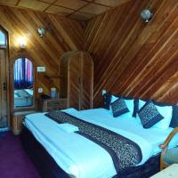 Goroomgo Lake View Mall Road Nainital - Mountain View & Spacious Room – hotel w mieście Nainital