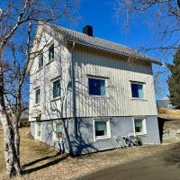 House with perfect location in Leknes, hotell i nærheten av Leknes lufthavn - LKN på Leknes