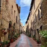 Appartamento Mirella in centro storico, hotel v destinaci Casole dʼElsa