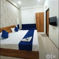 Hotel 7star near airport, מלון ליד שדה התעופה דווי אחיליה באי הולקר - IDR, אינדורה