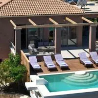 Astarte Villas - Stilvi 4 Bedroom Private Villa With Pool, хотел в Akrotiri