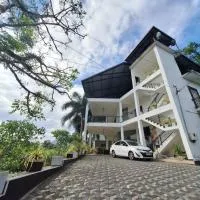 Akoya Pearl Hotel, hotel i Lellopitiya