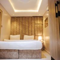 DE LEVERAGE HOTEL & SUITES, отель в Лагосе, в районе Surulere