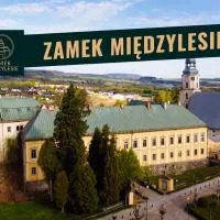 Zamek Międzylesie, готель у місті Мєндзилєсє