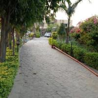 Akkas Farm House, hotell nära Faisalabad internationella flygplats - LYP, Faisalabad