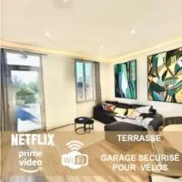 Élégance Lauragaise * Wifi * Netflix * Terrasse、ヴィルフランシュ・ド・ロラゲのホテル
