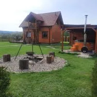 Drewniane domki z prywatną balią z jacuzzi i widokiem na Góry - Klimatyczny Kompleks w Górach Izerskich #Widogruszka – hotel w mieście Grudza