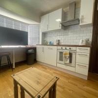 2 Bed Flat near Heathrow Airport & Elizabeth Line, hotel en Hayes, Hayes