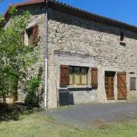 En Auvergne au cœur du parc Livradois Forez โรงแรมในCunlhat