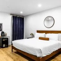 King Bed , DTWN, 50 in Roku TV , Fiber Internet, Room # 203, hotel en Bangor