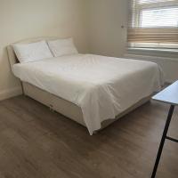 NKY CRYSTAL 4 Bed House Apartment, hôtel à Londres (Norwood)