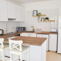 Yiallos Village Apt. A101, Hotel in Meneou