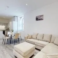 Spacious three bedroom apartment with Valley views, hotell i Abertillery