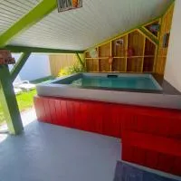 Gîte avec bain à remous privé entre Bordeaux et Lacanau océan, hotel en Brach