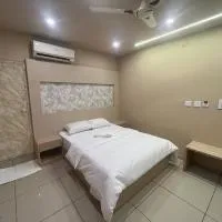 Famstay and healthclub, viešbutis mieste Kanuras