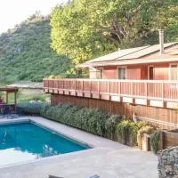 Serene Vineyard Chateau with Pool, Hot Tub, BBQ, Hotel in Carmel Valley