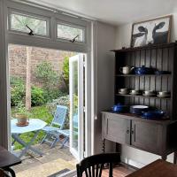 Charming, Renovated Residence in Willesden Green, hotel Cricklewood környékén Londonban