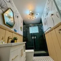 Centric San Juan Apartment with water back up, hotel sa San Juan