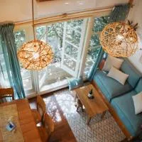 Blue House In The Woods- Amirim, hotel i Amirim