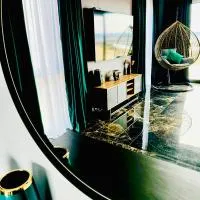 Reykholt में, होटल Luxury villa with breathtaking view & hot tub, middle of Golden Circle , Smart home lights & electronics for comfort