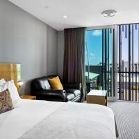 King and Queen Hotel Suites, hotel di New Plymouth