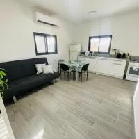 ניסים בערבה, hotel en Idan