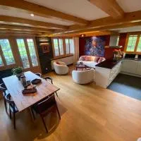 Lovely 3 bedroom apartment، فندق في سشونريد