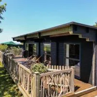 Wood Cabin 2 At Tapnell Farm, hotel em Yarmouth