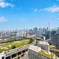 2 BR with Amazing city views & Free parking, hotel berdekatan Lapangan Terbang Billy Bishop Toronto City - YTZ, Toronto