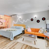 The Moose #10 - Stylish Loft with King Bed, Free Parking & Wi-Fi, hotel em Midtown, Memphis