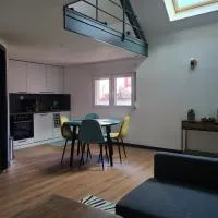 Beau duplex avec garage, hotel Giromagnyban