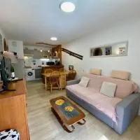 Charmant Logement de plein pied avec piscine 2*, хотел в Луданвьел