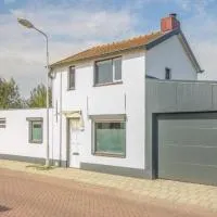 Leuk vakantiewoning dijk woning met 3 slaapkamers dicht bij de Belgische grensen، فندق في Westdorpe