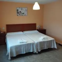 Hostal Bordillas, хотел в Pomaluengo